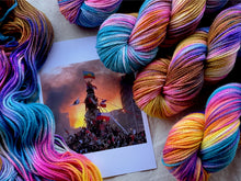 Load image into Gallery viewer, EL BAILE DE LOS QUE SOBRAN DK