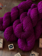 Load image into Gallery viewer, MAGENTA LUREX
